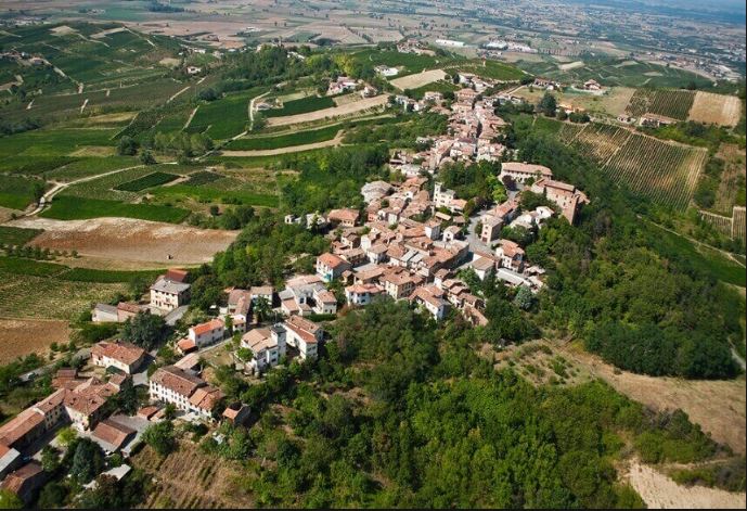 PIETRA  DE’ GIORGI (PV) collina oltrepo’ Pavese rustico