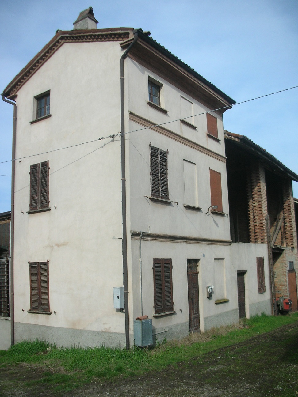 Zenevredo (PV) prima collina a  Km da Stradella Casa d’abitazione da ristrutturare