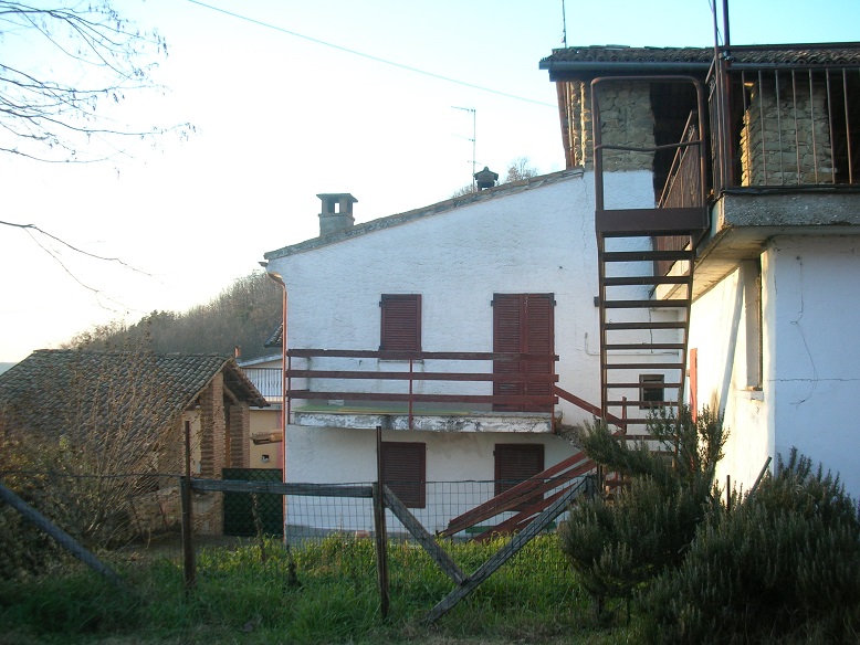 BORGO PRIOLO (PV) complesso rustici indipendenti